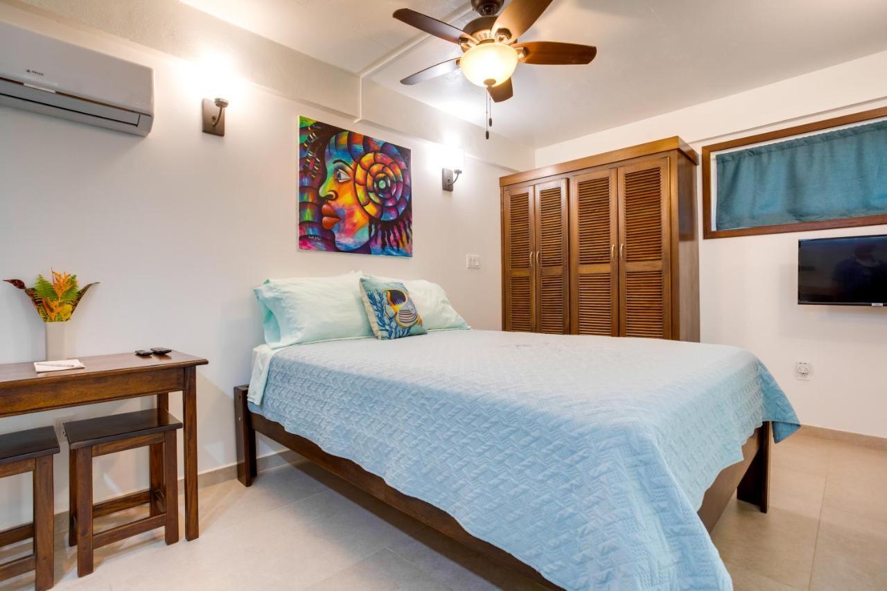 Driftwood Gardens Guesthouse Placencia Extérieur photo